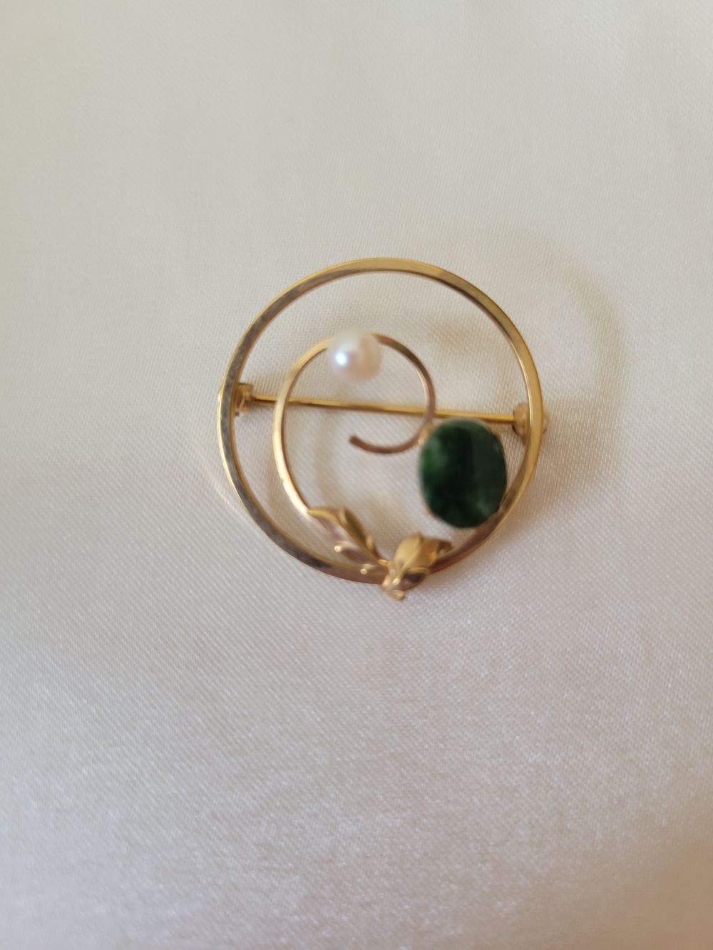 Vintage Circle Brooch with Pearl and Jade